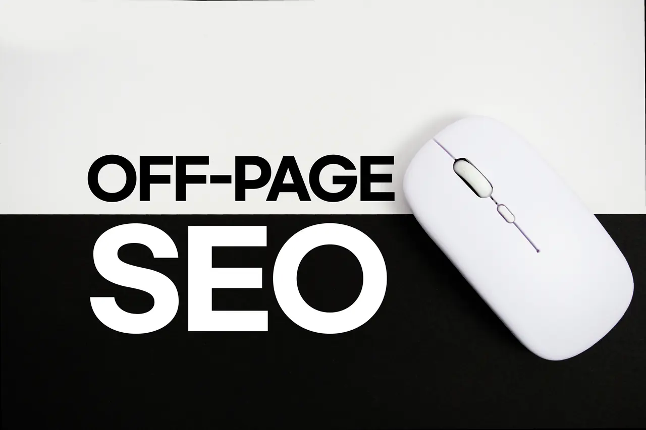 Off-page SEO text beside a computer mouse